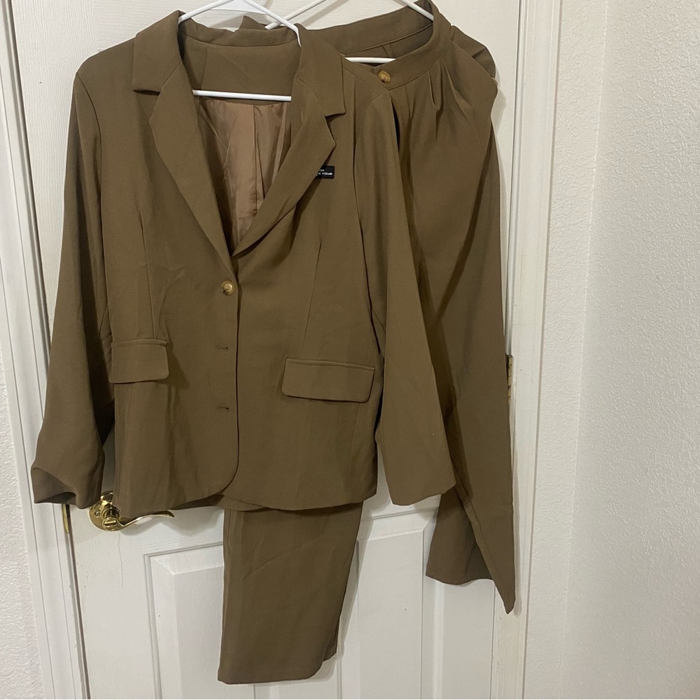 SHEIN Brown Trousers & Blazer Set